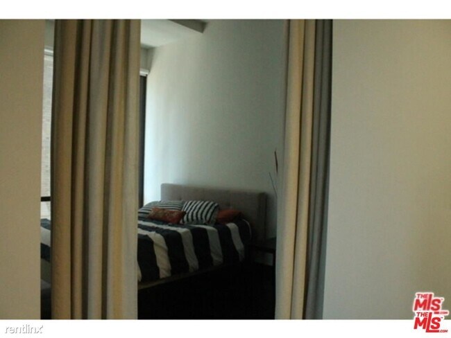 Foto del edificio - 2 br, 2 bath Condo - 655 S Hope St Unit 905