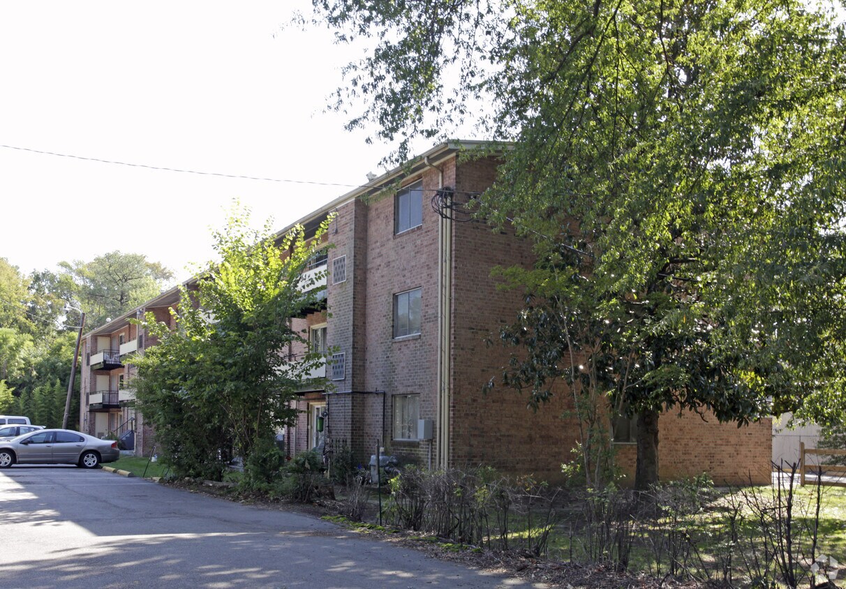 Foto del edificio - Cedarwood Apartments