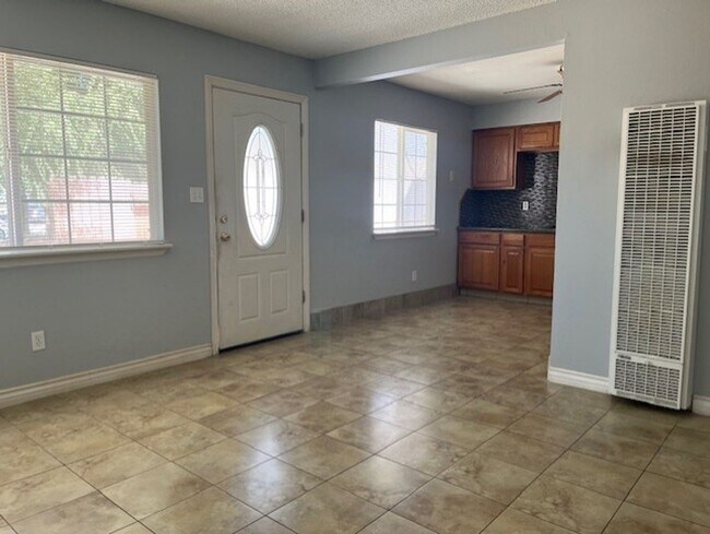 Building Photo - Cozy 2 bedroom in Tehachapi City