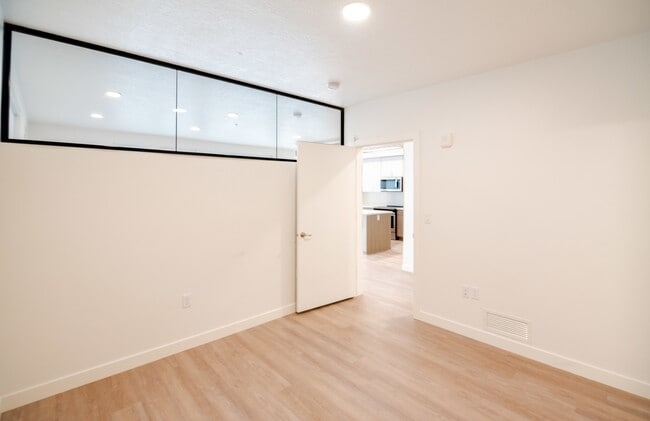 James 2-Bed Apartment Bedroom - Dixon Place