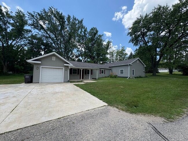 Building Photo - 3bdrm/1 bath - Lake Como