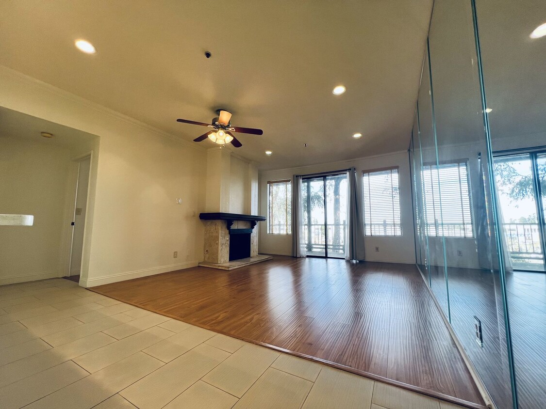 Foto principal - 2-bedroom, 2-bathroom condo located in a h...