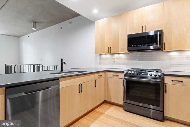 Foto del edificio - 1352 South St