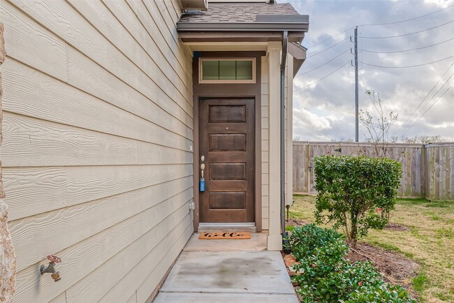 Building Photo - 8700 Laurel Crest Dr