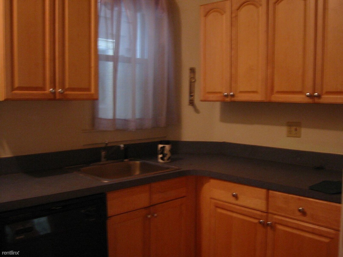 Primary Photo - 158 Hillside St
