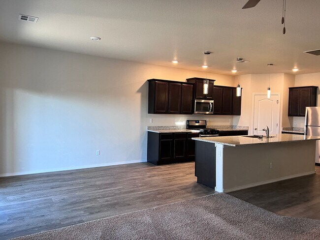 Building Photo - Wonderful 4 Br, office or 5th Br, 3 living...