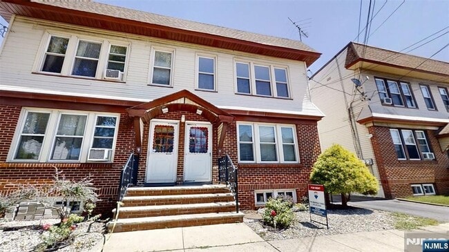 Building Photo - 11 Schuyler Ct