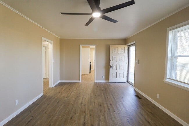 Building Photo - Beautifully Renovated 3-Bed, 1-Bath Home in Mounds – Country Privacy with City Convenience