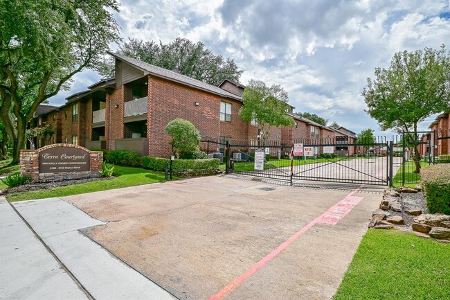 Foto del edificio - 3100 Walnut Bend Ln