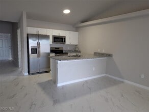 Building Photo - 1406 SE 1st Pl