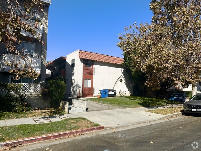 Building Photo - 4325 Dixie Canyon Ave