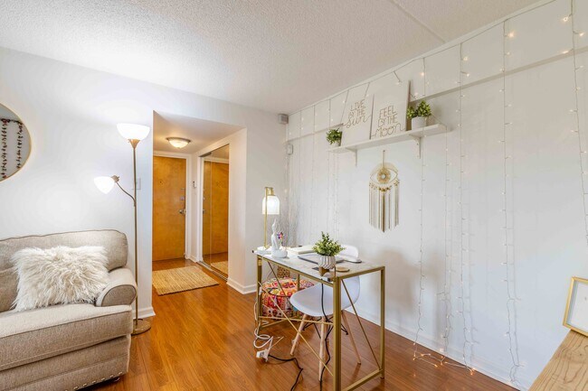 Building Photo - 3307 Valley Dr