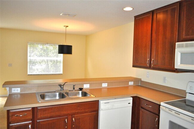 Foto del edificio - 4124 Pitch Pine Cir