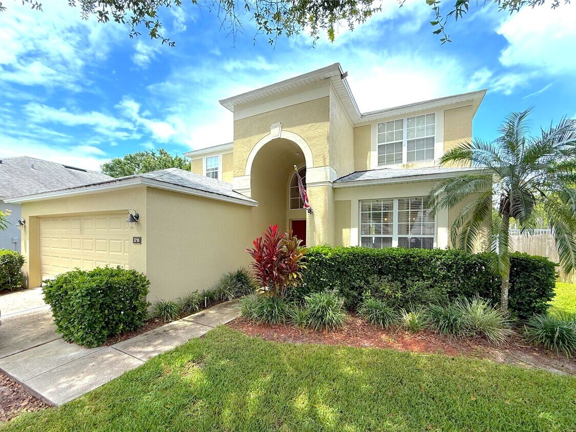Foto principal - Spacious 5BR/3.5BA Home with Huge Backyard...