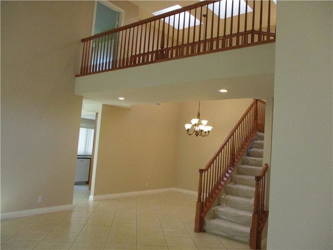 Building Photo - 21 St Thomas