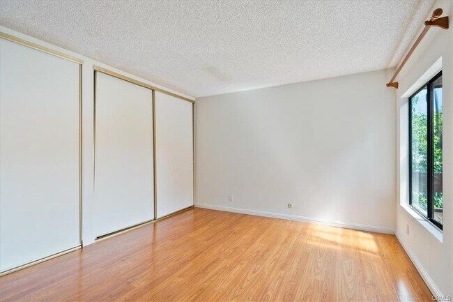 Foto del edificio - 1325 Valley View Rd