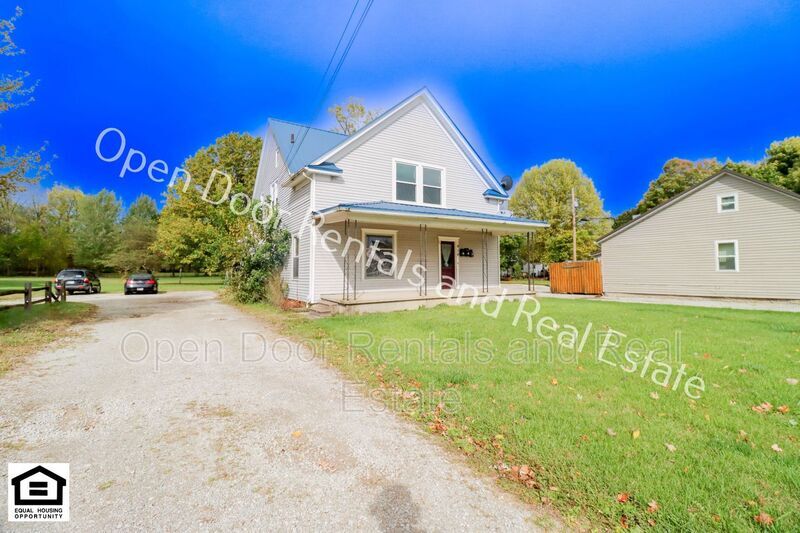 414 North St Unit Apt 3, Auburn, IN 46706 Condo for Rent in Auburn