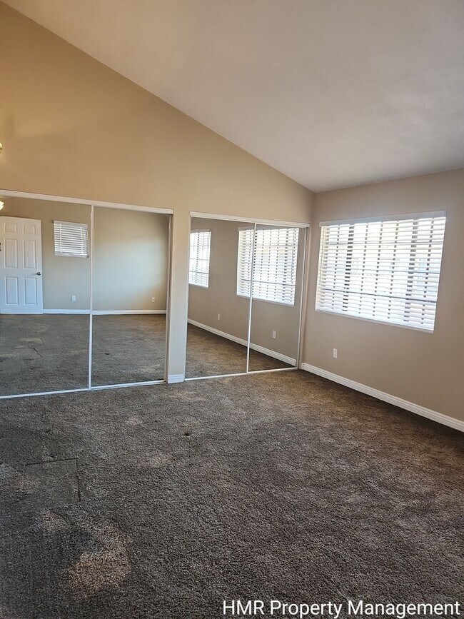 Foto del edificio - Spacious Town House