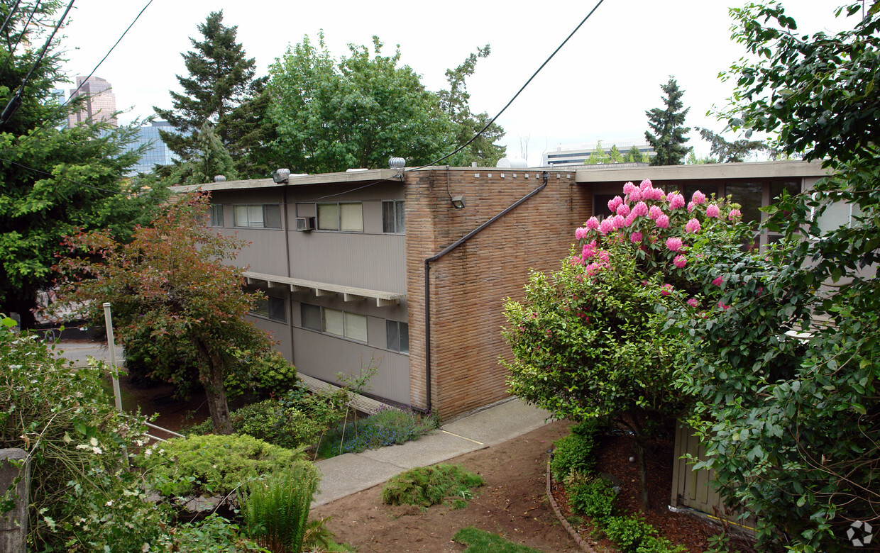 Building Photo - Glencourt Apartments