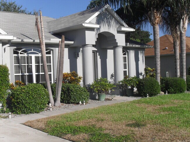 Foto del edificio - 830 Laurel Dr