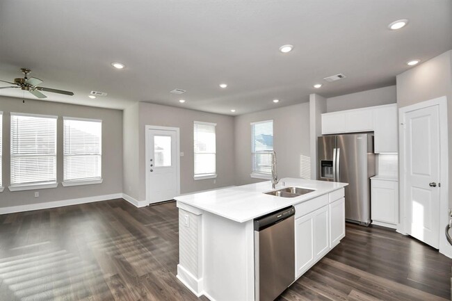Building Photo - 10643 Cascade Crk Dr