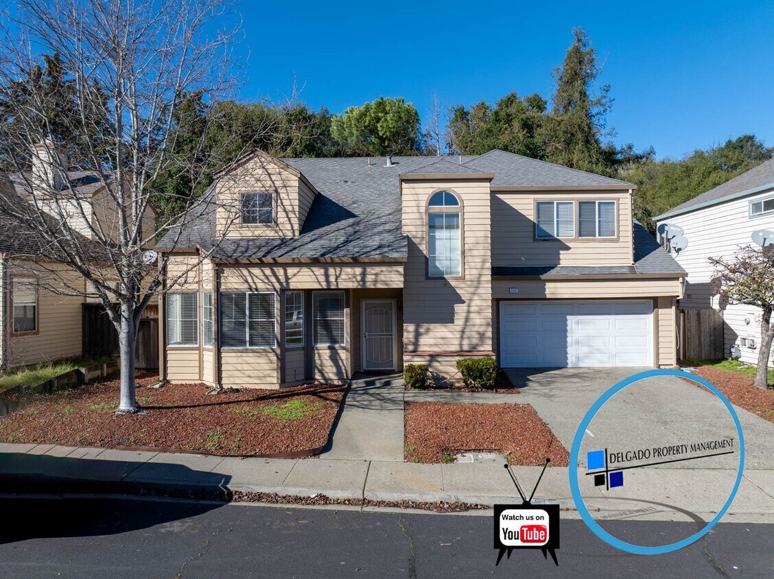 Foto principal - Beautiful Glen Cove home available now.