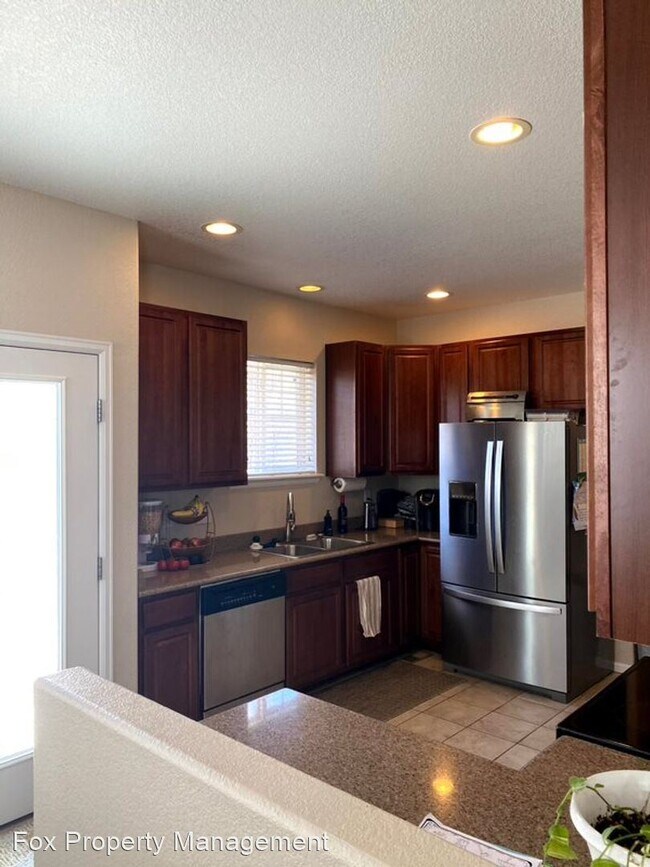 Foto del edificio - 4 br, 2.5 bath House - 4940 Monarch Drive