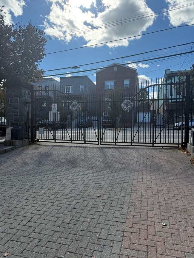 Building Photo - 304 Saint Michaels Walk