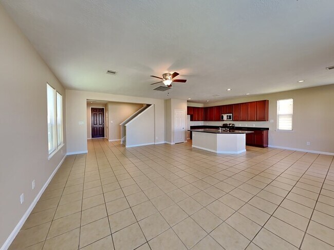 Building Photo - Stunning Home!!