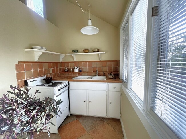 Foto del edificio - Charming Cottage for Rent Near UT