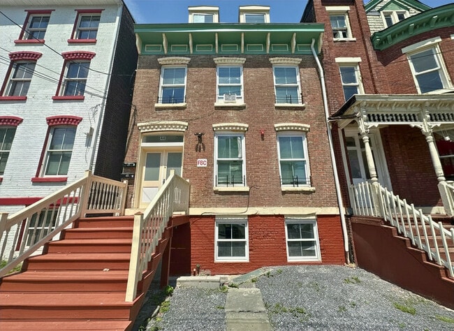 Building Photo - 44 Farrington St