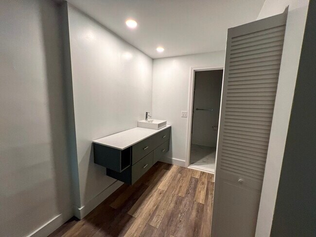 Foto del edificio - 915 Edgell Rd