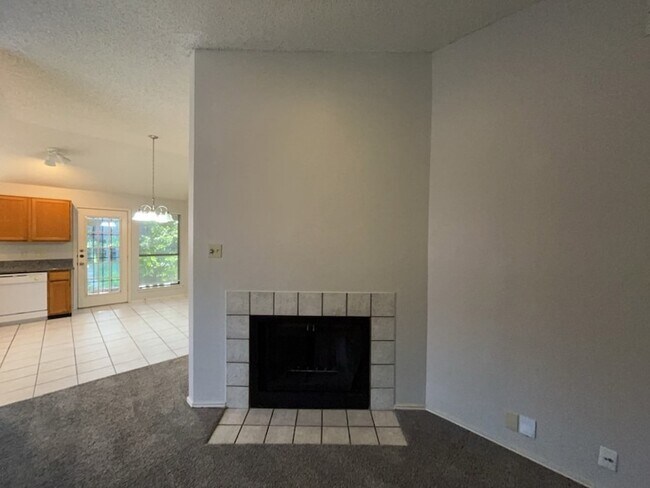 Foto del edificio - 1037 Stableway Ln