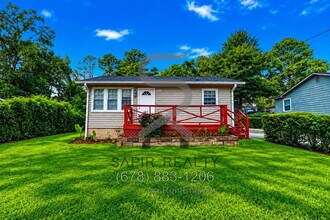 Building Photo - 2746 Knoll Rd SE