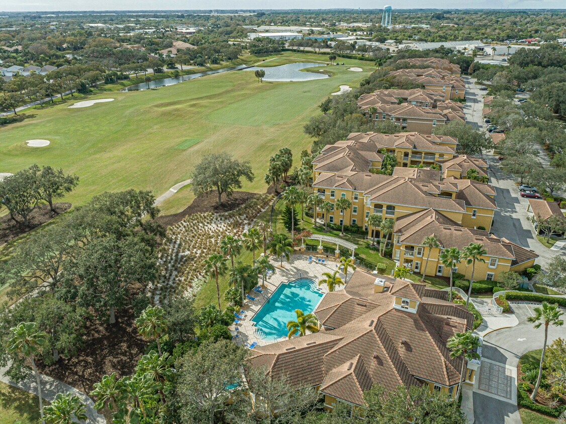 Foto principal - 5095 Fairways Cir