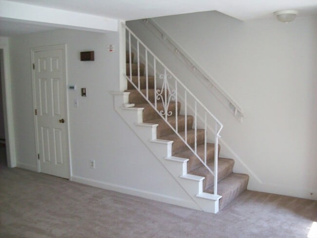 Building Photo - 15 Hines Ct