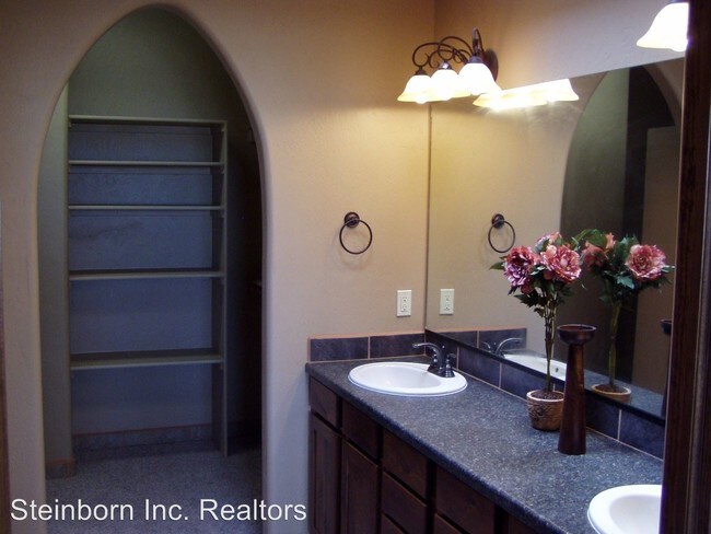 Building Photo - 1 br, 1.5 bath House - 4270 Nambe Ct