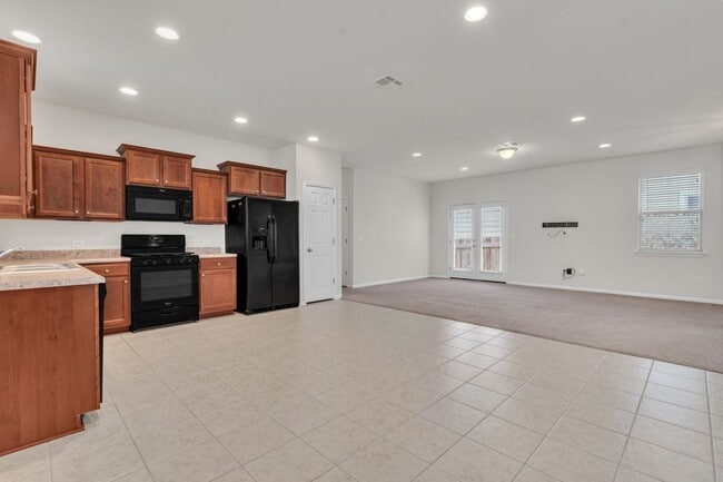 Building Photo - 535 Twisted Oaks Ln