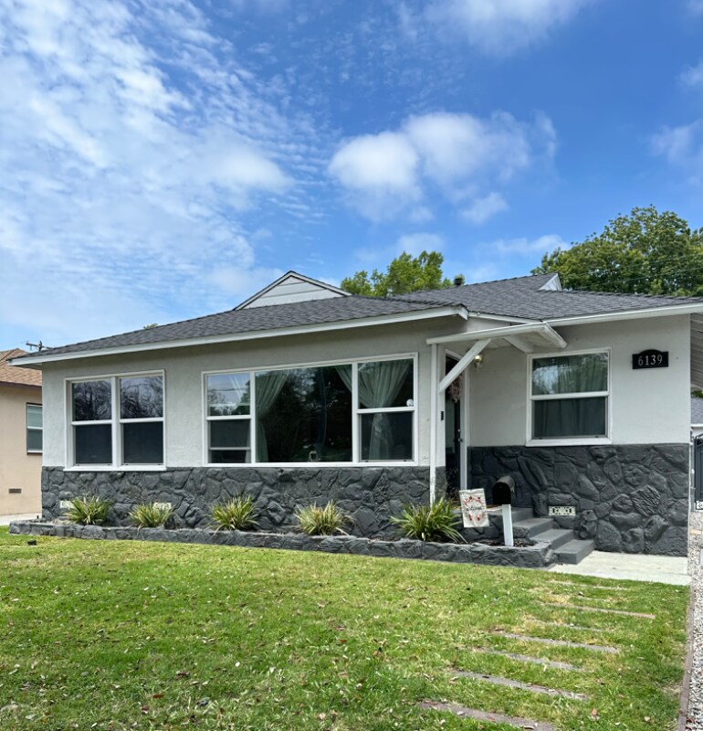 Foto principal - 6139 E Carson St