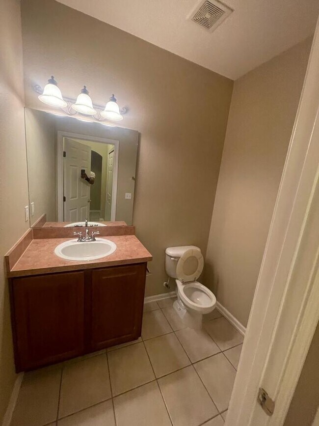 Building Photo - MOVE IN SPECIAL!!!   2 BEDROOM 2 BATHS JAC...