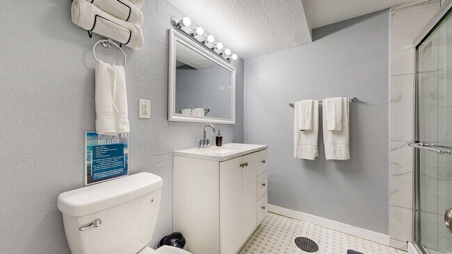 Foto del edificio - 8438 Ames St