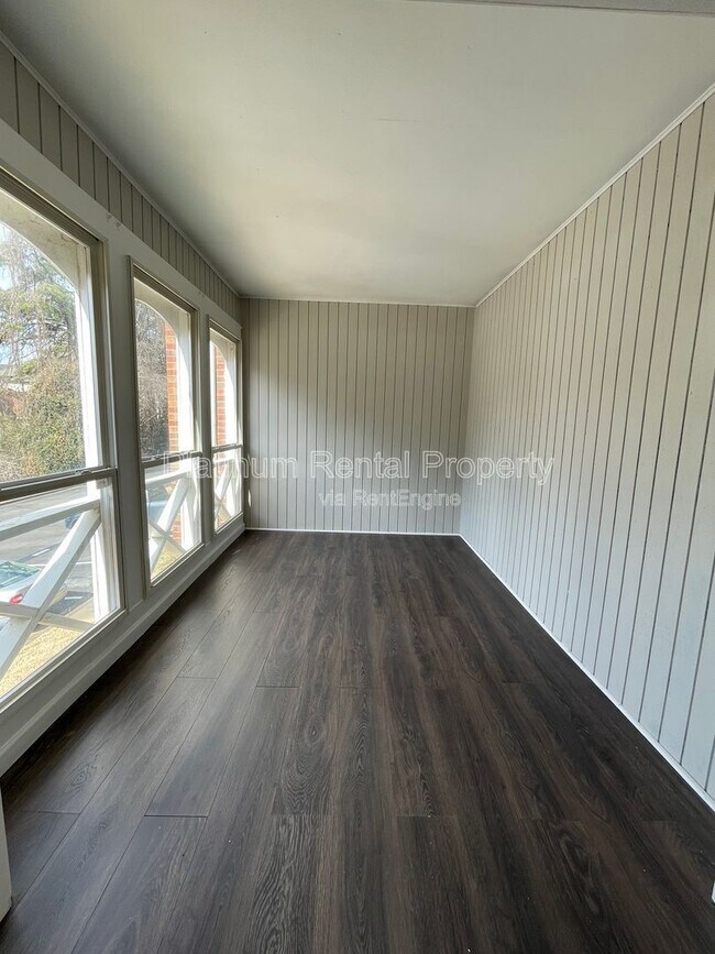 Foto del edificio - 1166 Booth Rd