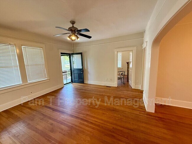 Foto del edificio - 101 Forrest Ave