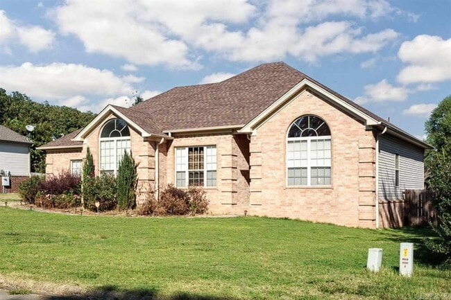 Building Photo - 31 W Oak Dr