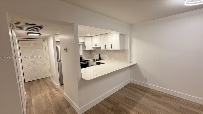 Foto del edificio - 5845 Washington St