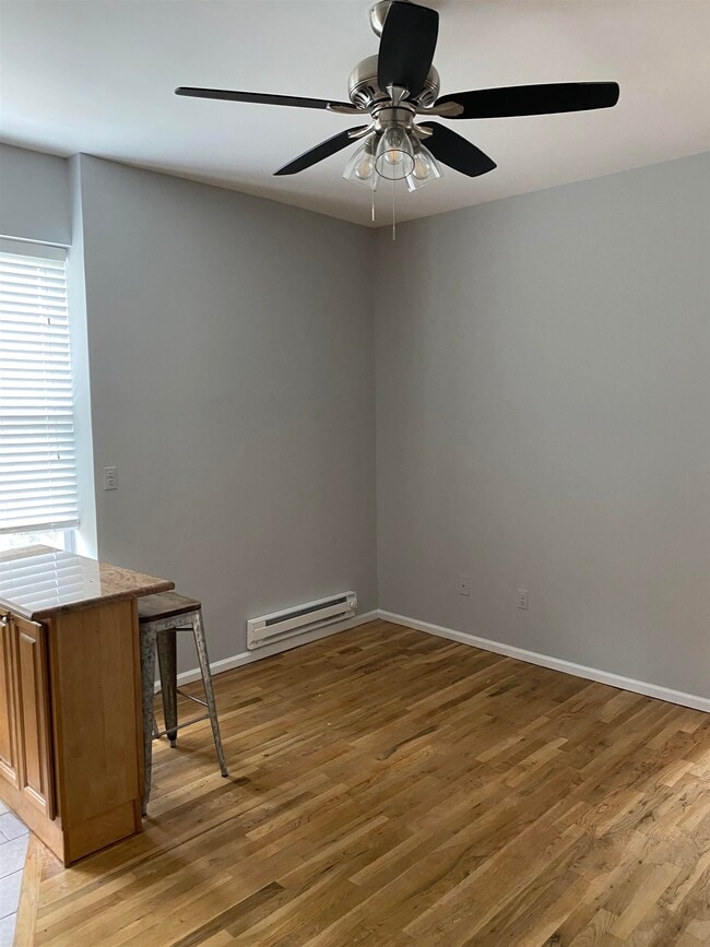 Building Photo - 734 Adams St