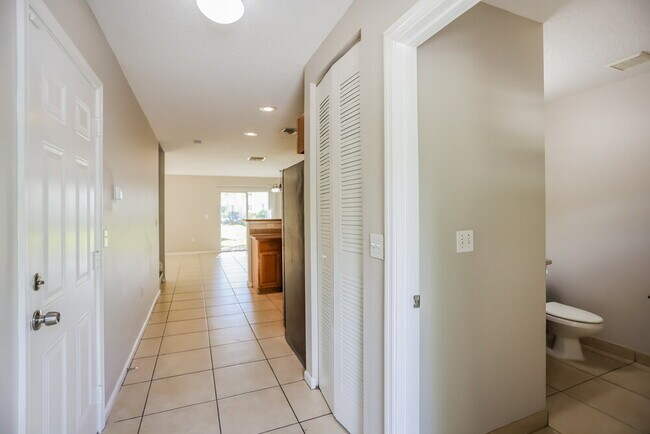 Foto del edificio - 997 SW 15th St