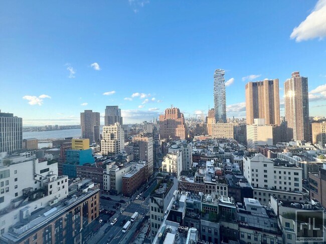 Building Photo - Water and City Views!! The Most Incredible...