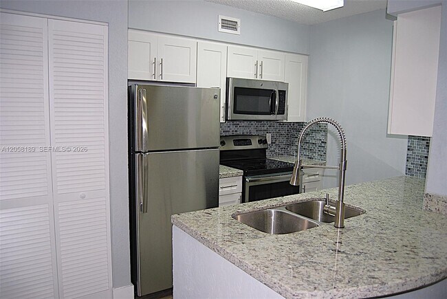 Foto del edificio - 2803 N Oakland Forest Dr