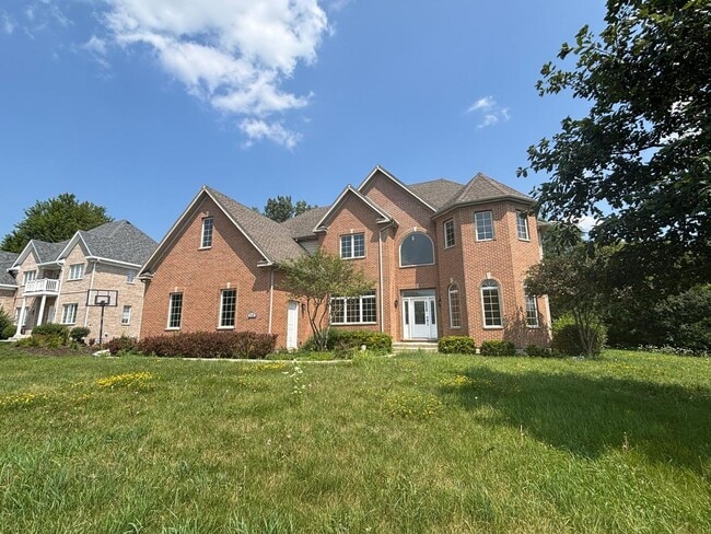 Building Photo - 8420 Redtail Dr